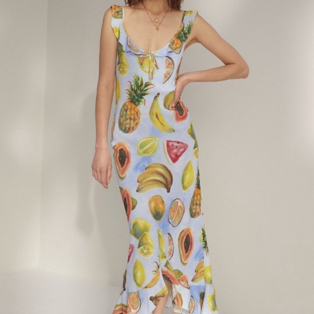 ISO Aritiza Wilfred Donna Dress in size Medium